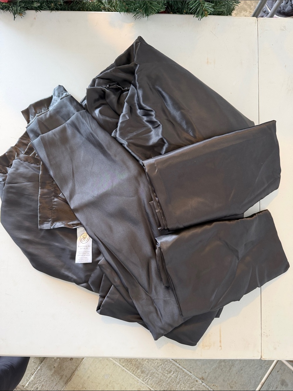 Scent-Sation silky  Black Satin sheet set with 2 pillow cases King Size